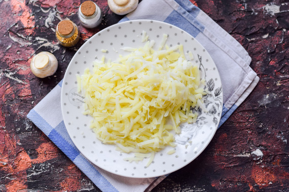 салат с картошкой, курицей и шампиньонами рецепт фото 3